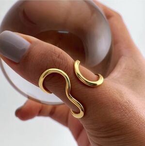 Elegant Gold Wave Ring Adjustable Brand New